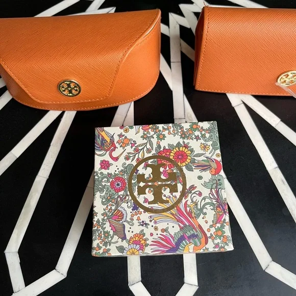 Tory Burch Silver Hexagon Frozen Logo Cuff Bracelet - Picture 2 of 5